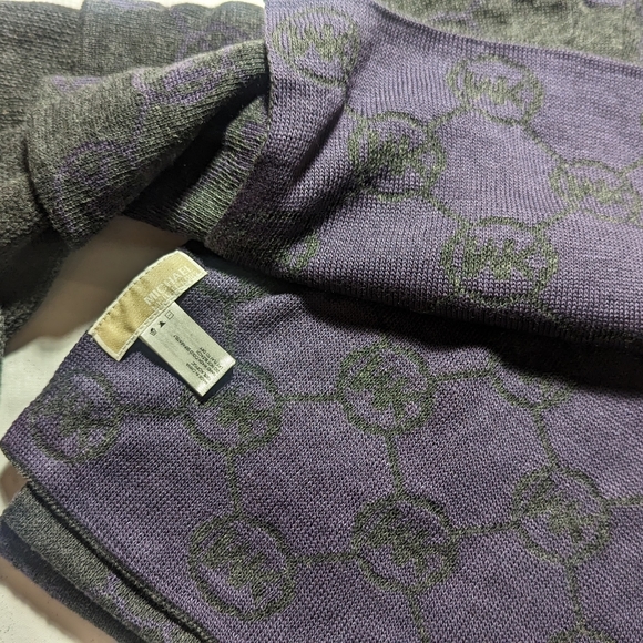 Michael Kors 3pic Set Scarf, Hat and Glo - Picture 8 of 8